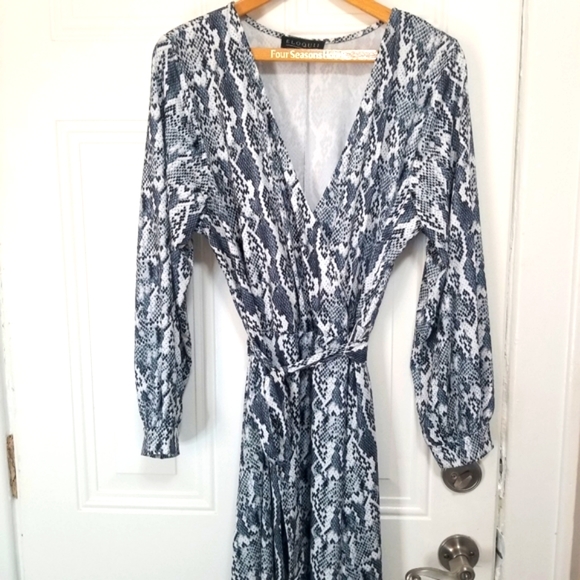 Eloquii Faux Wrap Maxi Dress in Snake Skin Print. Size: 16. - Picture 3 of 11